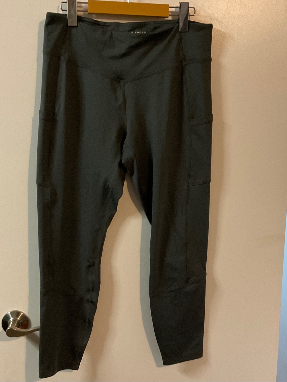Joe Fresh 3/4 length Black High-Rise Pocket Leggings